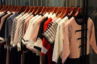 環(huán)球服飾城 3樓毛織服飾區(qū)開業(yè)大沖刺 裝修火熱進(jìn)行中