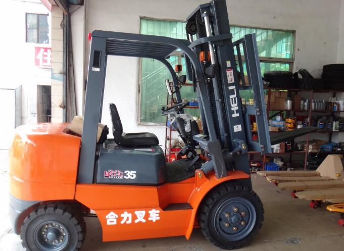 在社會(huì )中嘉定叉車(chē)培訓的重要性有哪些.jpg